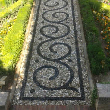 Restauración de empedrado en jardines del Partal en la Alhambra